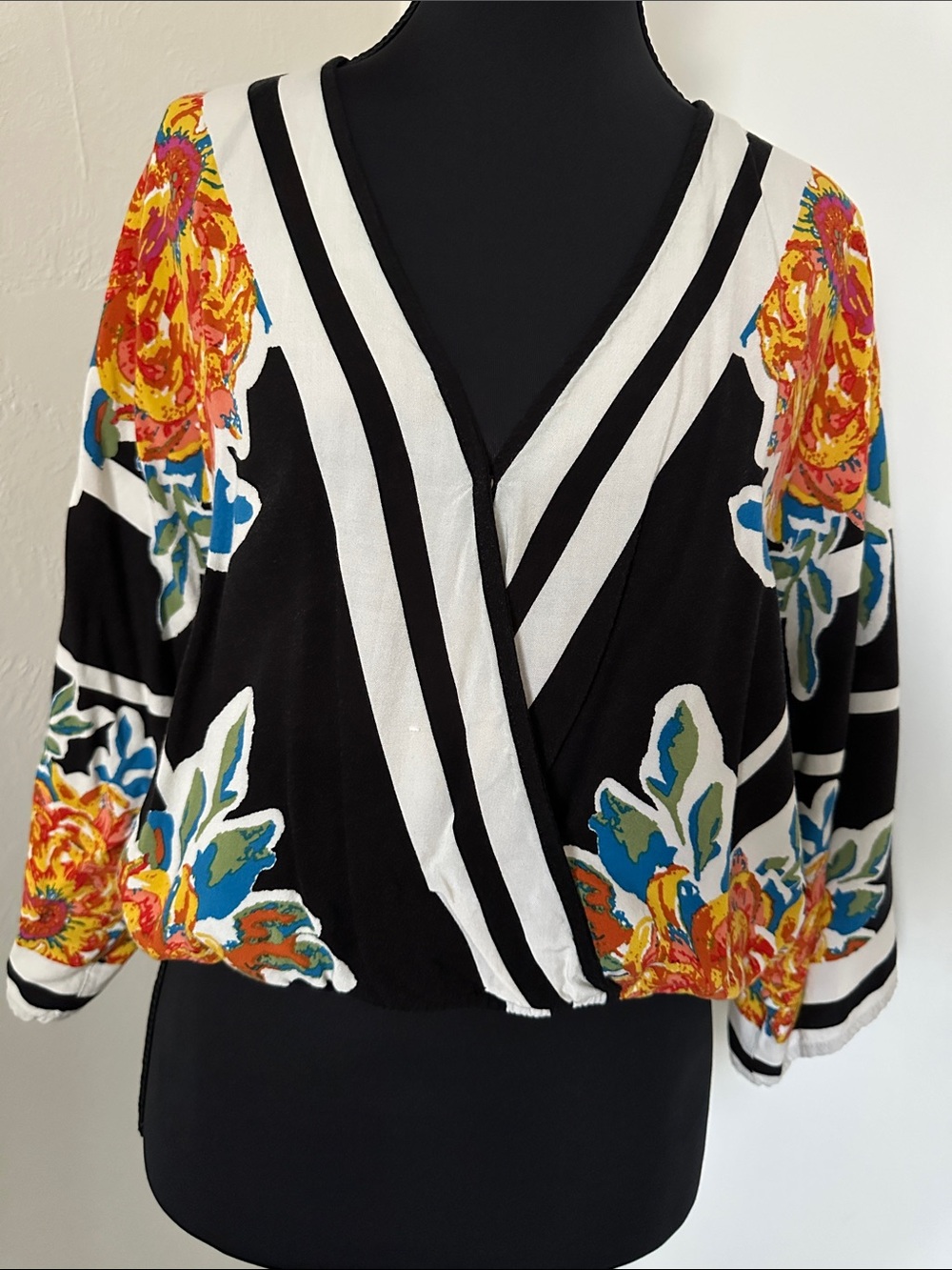 Freemarket by flying tomato Black Floral Women’s Kimono
